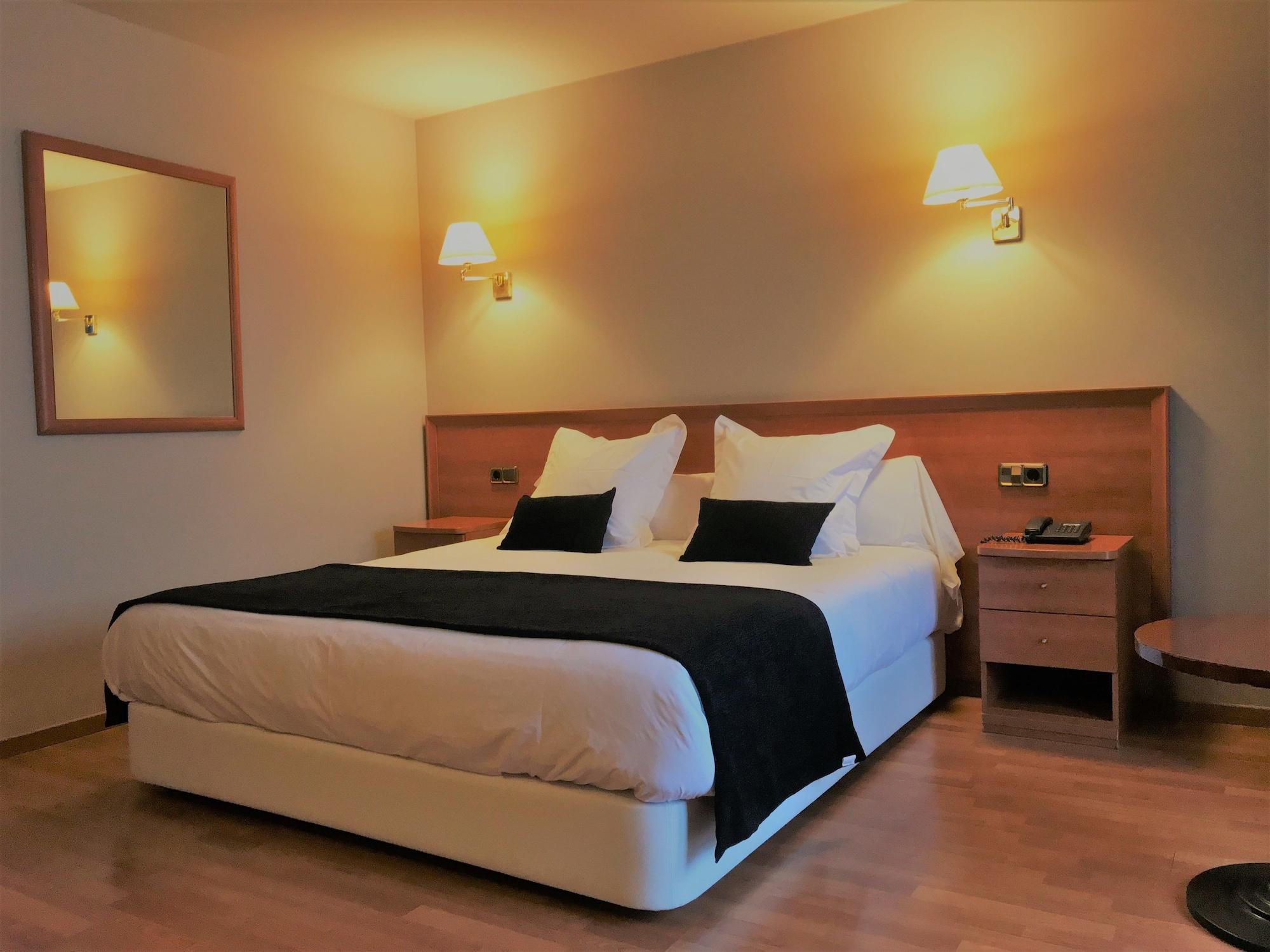 Hotel & Spa Niunit El Serrat Exterior photo